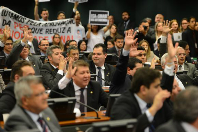 Votação na CCJ da PEC da Maioridade Penal é adiada para hoje A apreciação da proposta de emenda à Constituição que discute a maioridade penal será retomada hoje (31) diretamente com a votação da PEC. (Foto: Divulgação)