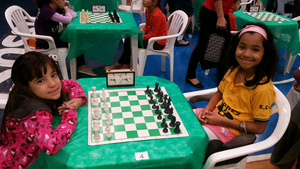 Três-lagoenses se destacam em Festival Nacional de Xadrez no Paraná Competidoras representaram a cidade no Festival Nacional de Xadrez, no Paraná (Foto: Assessoria)