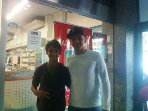 No Parque são Jorge, Téo teve oportunidade de encontrar com jogadores do Corínthinas, como, por exemplo, o Fábio Santos (Foto: Divulgação) 