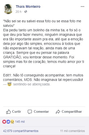 Garota chora de emoção com bolo de aniversário; foto repercutiu (Reprodução/Facebook).