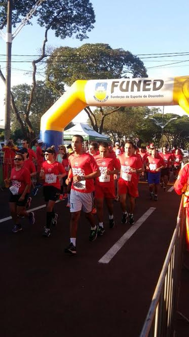 Paulo Alves e Gabriela vencem a Meia Maratona do Fogo Paulo Alves disse que a corrida foi muito disputa e o circuito com algumas subidas acabou favorecendo o estilo de corrida dele (Foto: Assessoria)