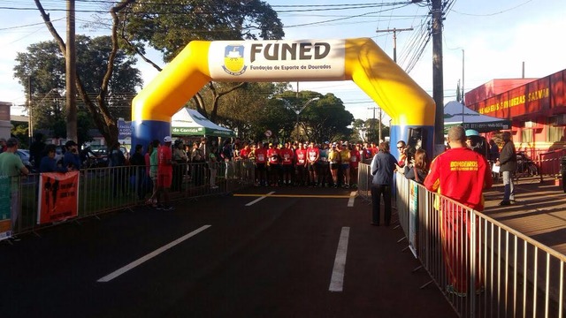 Paulo Alves e Gabriela vencem a Meia Maratona do Fogo Paulo Alves e Gabriela vencem a Meia Maratona do Fogo