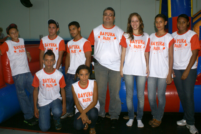 Na foto o empresário Robson Rodrigues e a equipe do Bayuka Park
Foto: Ricardo Ojeda