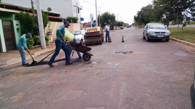Nova tecnologia permitirá recuperar malha asfáltica mesmo em dias chuvosos O material usado atualmente não pode ser aplicado em contato com a água. (Foto: Divulgação)