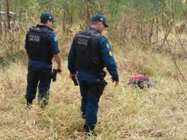 Envolvido em assassinato é preso com maconha enterrada no quintal (Foto: Campo Grande News)