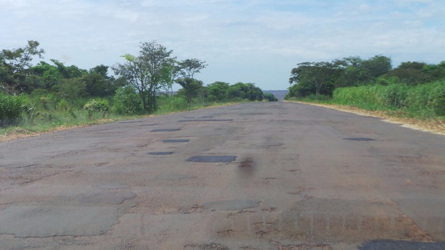 A rodovia foi construída através de acordo compensatórios coma Cesp, atendendo uma reivindicação da Unipar  - União dos prefeitos ao Alto Paraná (Foto: Ricardo Ojeda) 