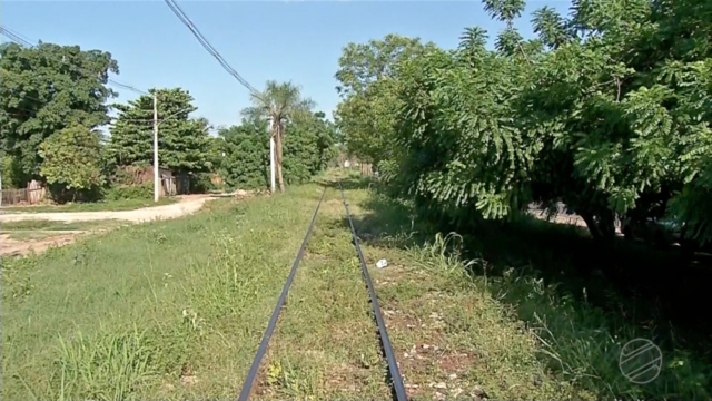 Linha férrea onde vítima foi atropelada em MS — Foto: Reprodução/TV Morena