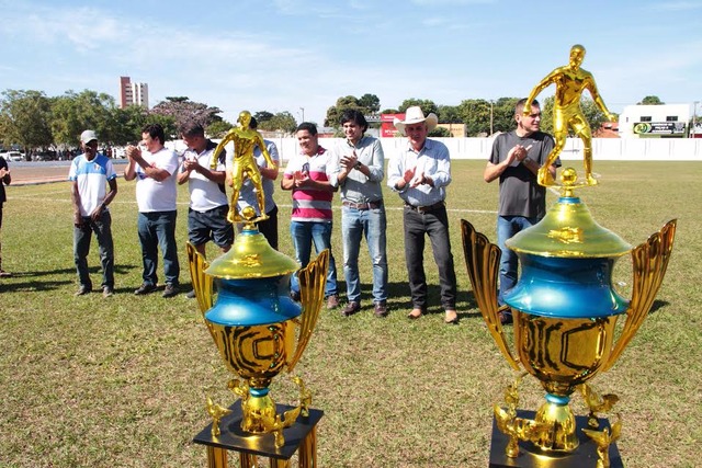 Bela Vista empata e leva título do Varzeano Três Lagoas 2017 O prefeito Angelo Guerreiro agradeceu o trabalho feito no futebol pelo professor Dori. (Foto/Assessoria)