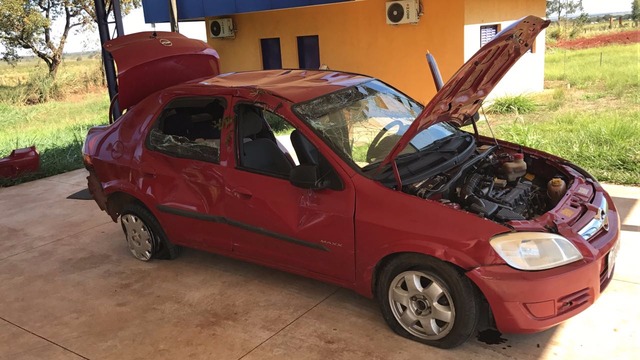 Veículo e a droga foram apreendidos e encaminhados para a Delegacia de Policia Civil local. (PRF/Divulgação).