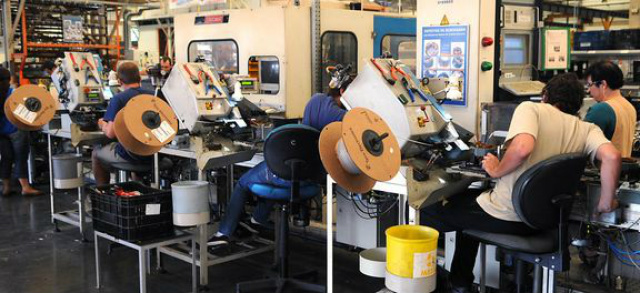 Produção industrial cai 0,9% em fevereiro, diz IBGE Houve queda de produção também nos 11 dos 24 ramos pesquisados. (Foto: Divulgação)