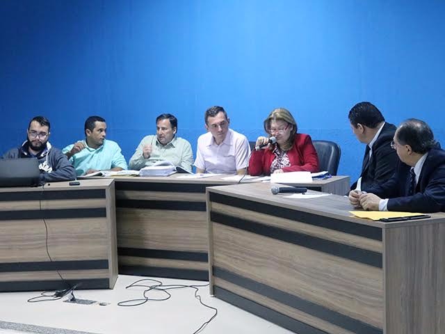 Comissão de inquérito ouve servidores da prefeitura sobre a contratação da coleta de lixo A CI foi criada após ofício emitido pelo Ministério Público Estadual, pedindo providências quanto à denúncia apresentada pela empresa Kurica Ambiental (Foto/Assessoria)