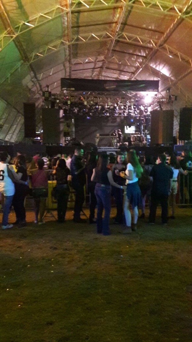 Em Três Lagoas, jovem é atingido por descarga elétrica no Parque de Exposições O fato aconteceu antes do show (Foto:Perfil News)
