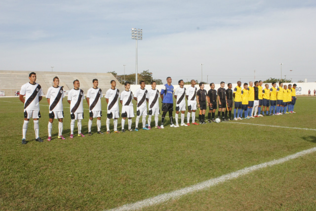 Misto 3x1 Sesi-Sidrolândia Time marca 3 veses no primeiro tempo e sofre um gol no segundo tempo.
Foto Yuri Spazzapan