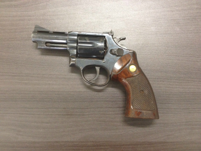 SIG de Três Lagoas detém jovem com arma de fogo Armar apreendida durante a ação do SIG. (Foto: Divulgação)