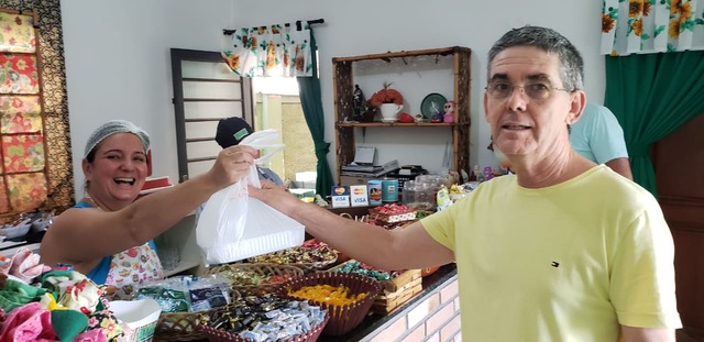 Com comida caseira e muito amor, Restaurante do Marcão atrai famílias e profissionais para o almoço