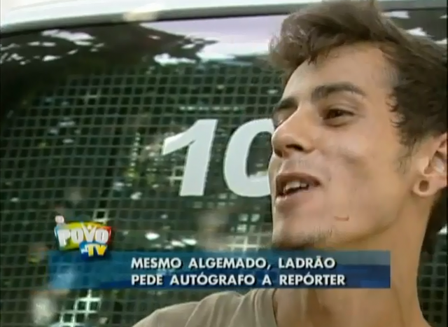 Ladrão de Campo Grande vira “piada” nacional por pedir autógrafo para repórter Em outro trecho da matéria, o acusado ainda diz que vai chorar devido a emoção de estar perto do repórter do programa O Povo na TV (Foto: Reprodução)