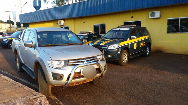 A L200 recuperada era conduzida por um homem, de 25 anos (Foto: PRF/Divulgação)