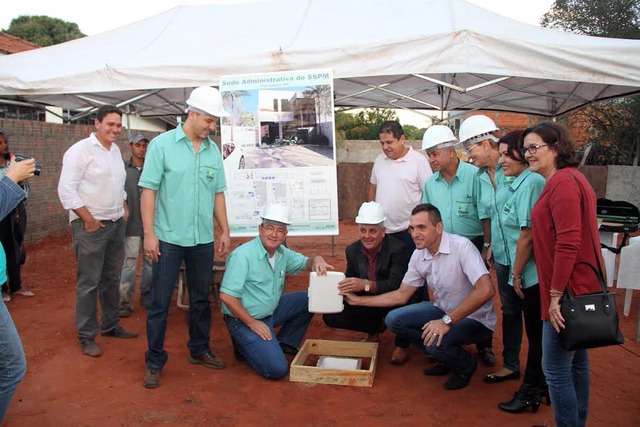 Emoção marca o lançamento da pedra fundamental da sede do Sindicato dos Servidores Públicos Municipal A construção da sede do sindicato será feita em um terreno cedido pela prefeitura (Foto/Assessoria)