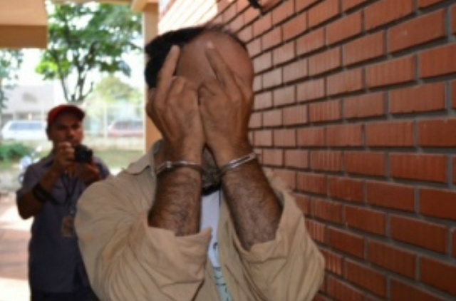 Homem é preso com cocaína avaliada em R$ 1 milhão Na delegacia, acusado disse que receberia R$ 3 mil para transportar a droga. Na delegacia, acusado disse que receberia R$ 3 mil para transportar a droga (Foto: Dourados Agora)