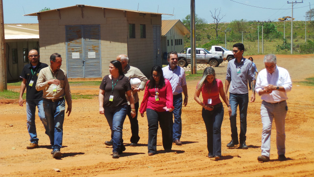 A equipe de engenharia do Projeto Vanguarda 2.0 comandada pelo engenheiro Antonio Di Pasquale, gerente geral de projetos (Foto: Ricardo Ojeda) 

