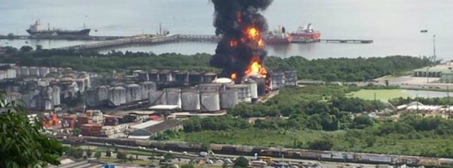 Segundo a empresa, as chamas, que atingiram tanques de combustíveis, já foram controladas (Foto: Notícias UOL)