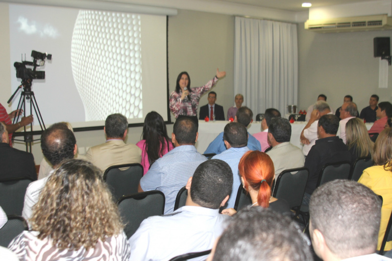 Simone Tebet fala sobre importância do vereador no contexto sócio-político do Estado (Foto: Léo Lima)