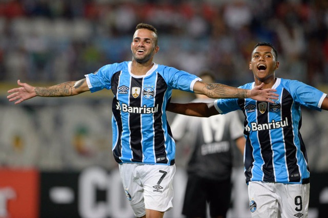 Grêmio estreia com vitória na Argentina pelas oitavas de final da Libertadores Grêmio estreia com vitória na Argentina pelas oitavas de final da Libertadores