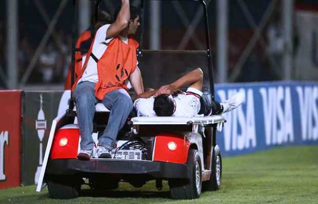 Alan Kardec sofreu lesão na derrota para o San Lorenzo (Foto: Divulgação)