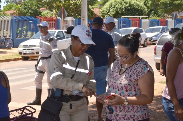 Diretoria Municipal de Trânsito realiza campanha de conscientização (Foto: Assessoria)