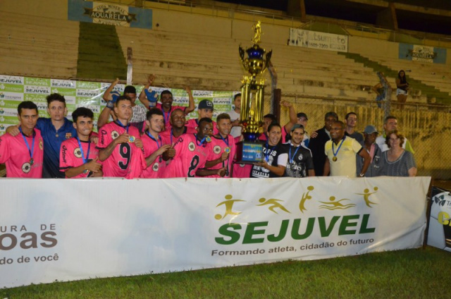A equipe Novo Oeste sagrou-se campeã após decisão nos pênaltis contra a W3 Autos. (Foto: assessoria)