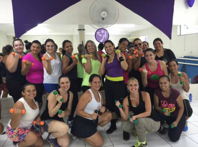 Flávio Zardo vem à Três Lagoas para evento solidário Alunas da Zin Fernanda Garcia que já realizou o primeiro evento em junho de 2015 que levou o nome Zumba Solidária. Na ocasião foi possível arrecadar mais de 260 litros de leite, também doados a Rede Feminina de Combate ao Câncer (Foto: Divulgação)