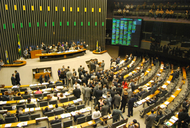 A comissão especial criada pelo presidente da Casa, Eduardo Cunha, para discutir a PEC será instalada na quarta (Foto: Google)