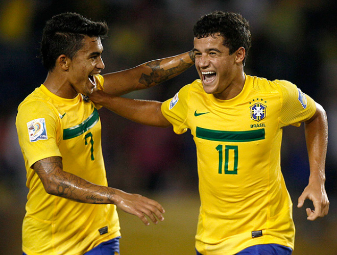 Brasil bate Panamá, garante primeiro lugar e foge da Argentina no Sub-20 Philippe Coutinho comemora o segundo gol do Brasil contra o Panamá (Foto: AP)