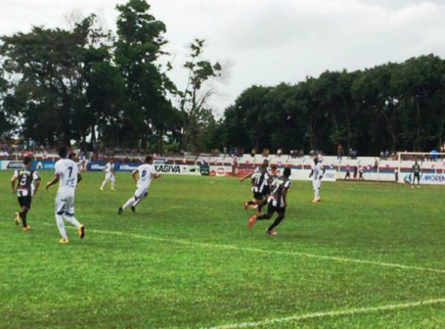 A vitória do Corumbaense por 3 a 2 no Serc, na casa do adversário (Foto: DiárioCorumbaense)