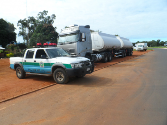 O produto e o veículo foram encaminhados para a Delegacia de Polícia Civil de Costa Rica (Foto: Divulgação/PMA MS)