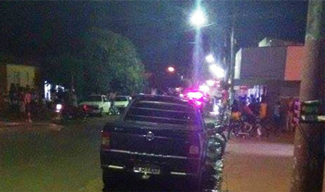 Ex-policial rodoviário de Três Lagoas é morto a tiros em Paranaíba Os tiros agitaram a região onde o bar se localiza; a vítima foi socorrida, mas não resistiu e morreu (Foto: Jornal Tribunal Livre)