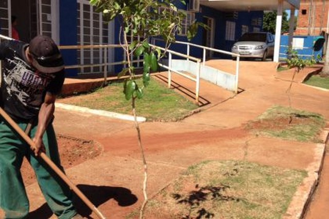 Em Arapuá, esta é a primeira vez que a SEMEA realiza o plantio pelo Projeto (Foto/Assessoria)