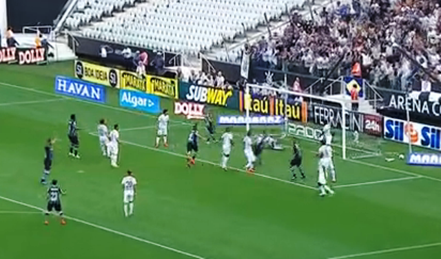 O gol do zagueiro Felipe ajudou o Corinthians a ampliar a invencibilidade do time em sua arena (Foto: Reprodução/Globo Esporte)