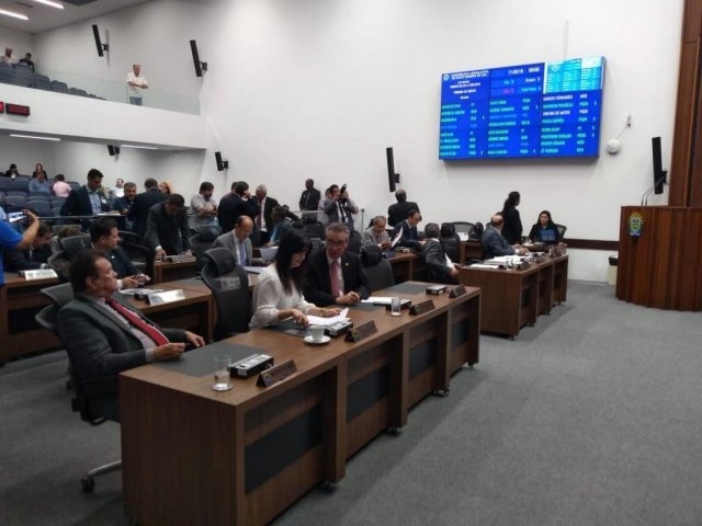 Deputados durante sessão desta quarta-feira na Assembleia Legislativa de MS. (Foto: Leonardo Rocha).
