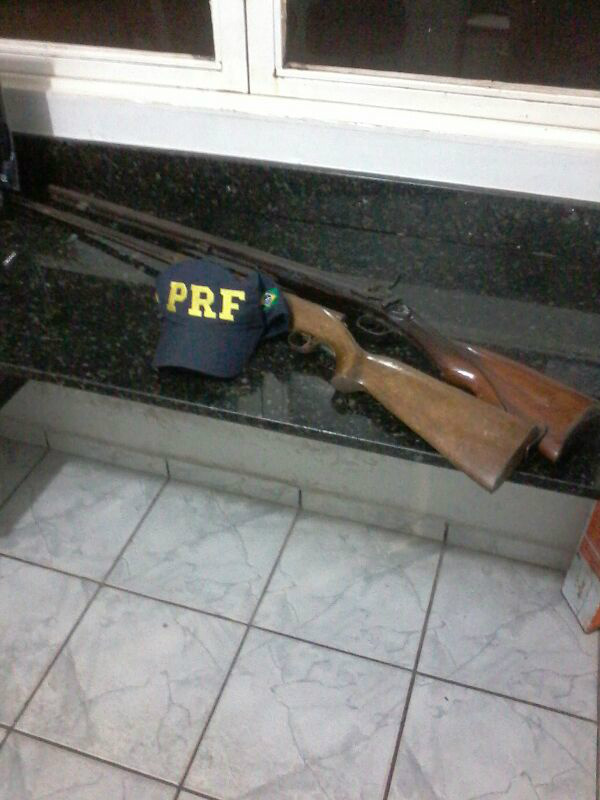 Depac de Três Lagoas prende homem com três mandados na madrugada de hoje (26) As duas armas apreendidas não possuíam registro (Foto: Assessoria)
