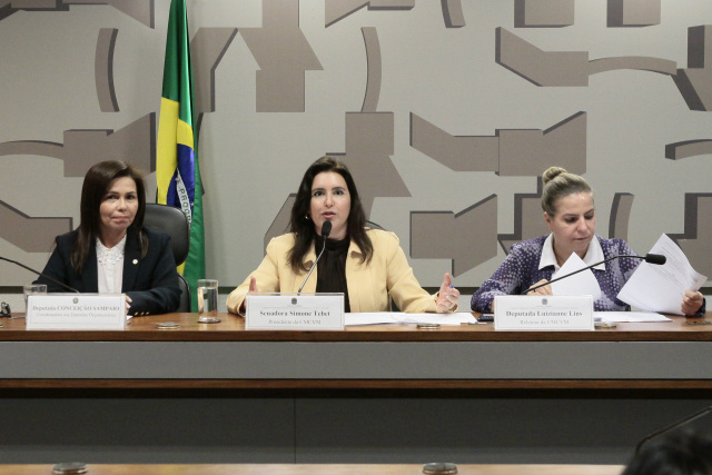 Deputada Conceição Sampaio (PP-AM), Senadora Simone Tebet (PMDB-MS) e deputada Luizianne Lins (PT-CE). (Foto: Roberto Castello)