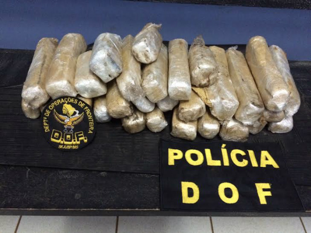 DOF apreende mais de 660 quilos de drogas e recupera veículos Nas ações, foram apreendidos oito quilos de cocaína (Foto: Divulgação)