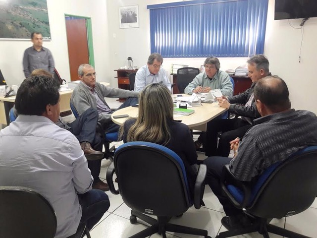  Dr. Antonio recebeu em seu gabinete os vereadores da cidade e o representante do Governador (Foto/Assessoria)