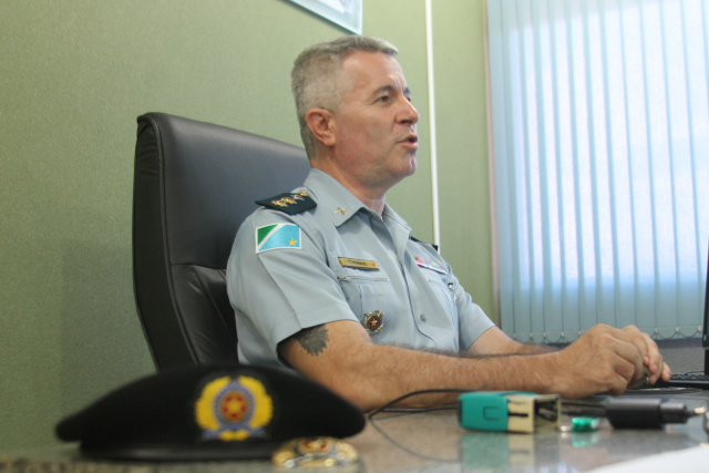 Já no Batalhão, o tenente-coronel José Aparecido de Moraes concedeu entrevista à reportagem do Perfil News. (Fotos: Tamires Tatye).