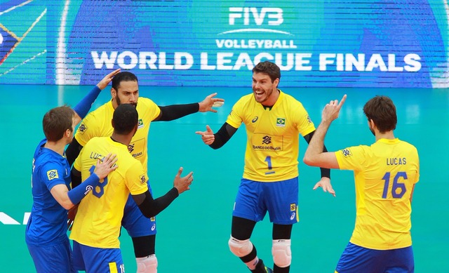 Brasil cresce, domina os EUA e vai à final em busca do deca na Liga Mundial Brasil vôlei EUA Liga Mundial (Foto: Divulgação/FIVB)