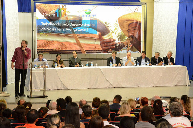 Em Coxim, senador Moka inaugura obras e relembra época de professor Senador Moka durante lançamento de obras em Coxim. (Foto: Divulgação)