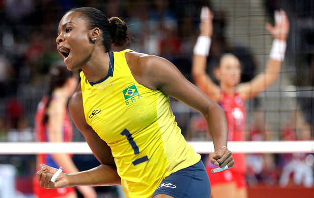 Festa do Brasil de Fabiana: a seleção despacha a Rússia e avança às semis em Londres (Foto: AP)