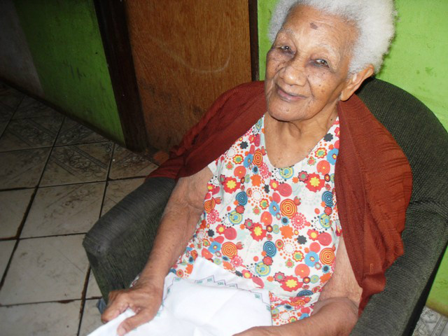 Benedita Camilo dos Anjos completa 114 anos na próxima sexta-feira, 13 de abril. (Fotos: Carlos Alberto)