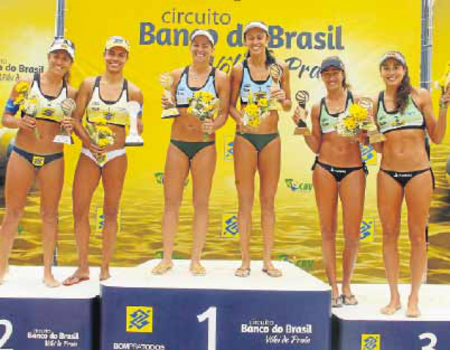 Além do título, a dupla, que bateu na final suas ex-parceiras Juliana/Maria Elisa por 2 sets a 0, com parciais de 22/20 e 21/13, alcançou 25 vitórias seguidas (Foto: Divulgação)
