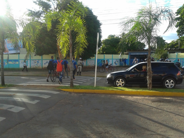 Três Lagoas prepara-se para a 10ª Semana Municipal de Trânsito A campanha traz conscientização dos motoristas em relação ao pedestre que atravessam na faixa. (Foto: Divulgação)